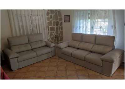 Sofá chaislongue Ares con asientos deslizantes, brazos con arcón y diseño moderno personalizable.